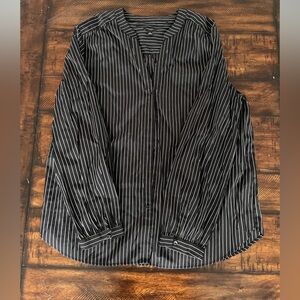 Ann Taylor: Long Sleeve Button Down Blouse